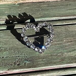 Crystal heart brooch